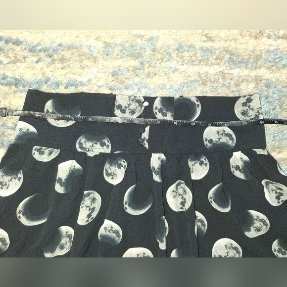 HOT TOPIC Moon Phase Skirt Medium Size GUC - Picture 7 of 9